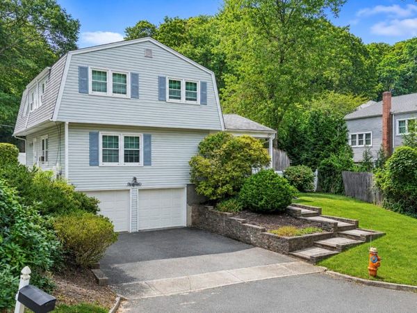 35 Sanford Street , Huntington Station, NY 11746
