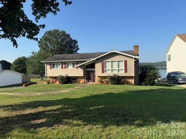 152 North Shore Drive , Cherryville, NC 28021