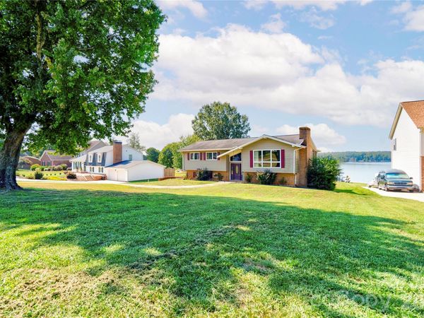 152 North Shore Drive , Cherryville, NC 28021