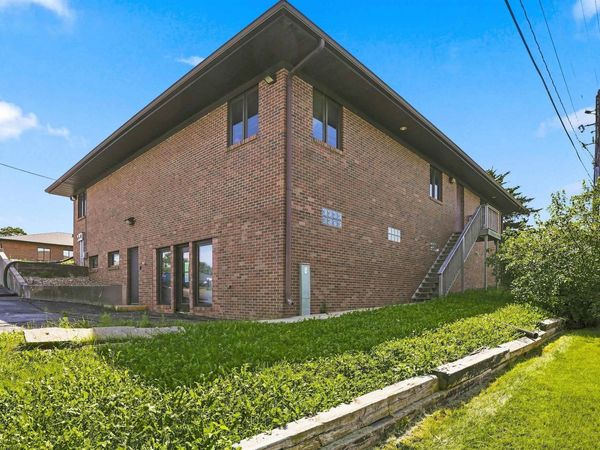 305 E San Marnan Drive, Waterloo, IA 50702