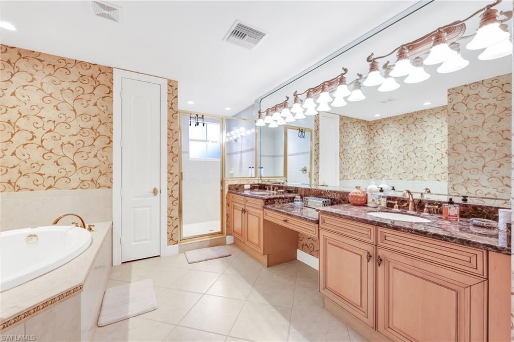 545 Avellino Isles Cir, Unit 29102, Naples, FL 34119 Photo