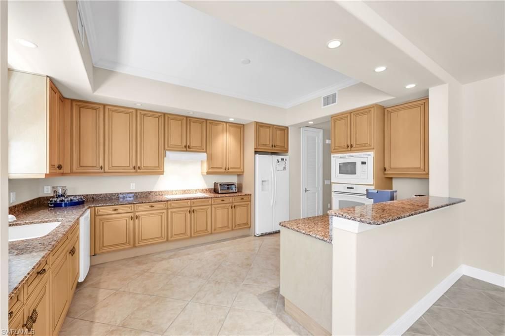 545 Avellino Isles Cir, Unit 29102, Naples, FL 34119 Photo