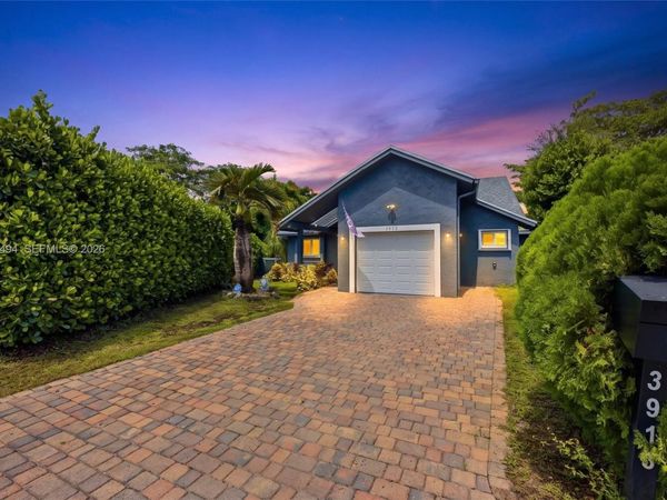 3913 NW 72nd Ln , Coral Springs, FL 33065
