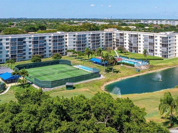800 S Hollybrook Dr , Unit 305, Pembroke Pines, FL 33025