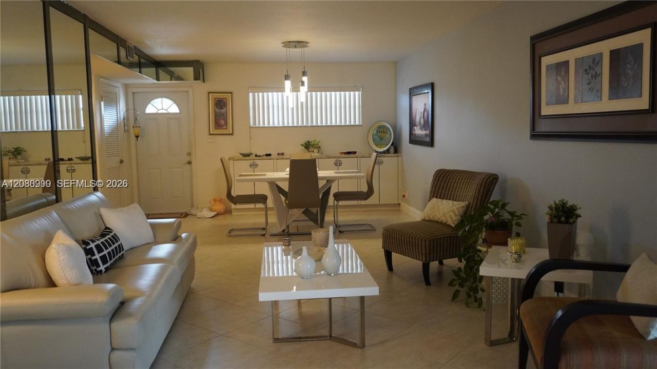 800 S Hollybrook Dr , Unit 305, Pembroke Pines, FL 33025 Photo