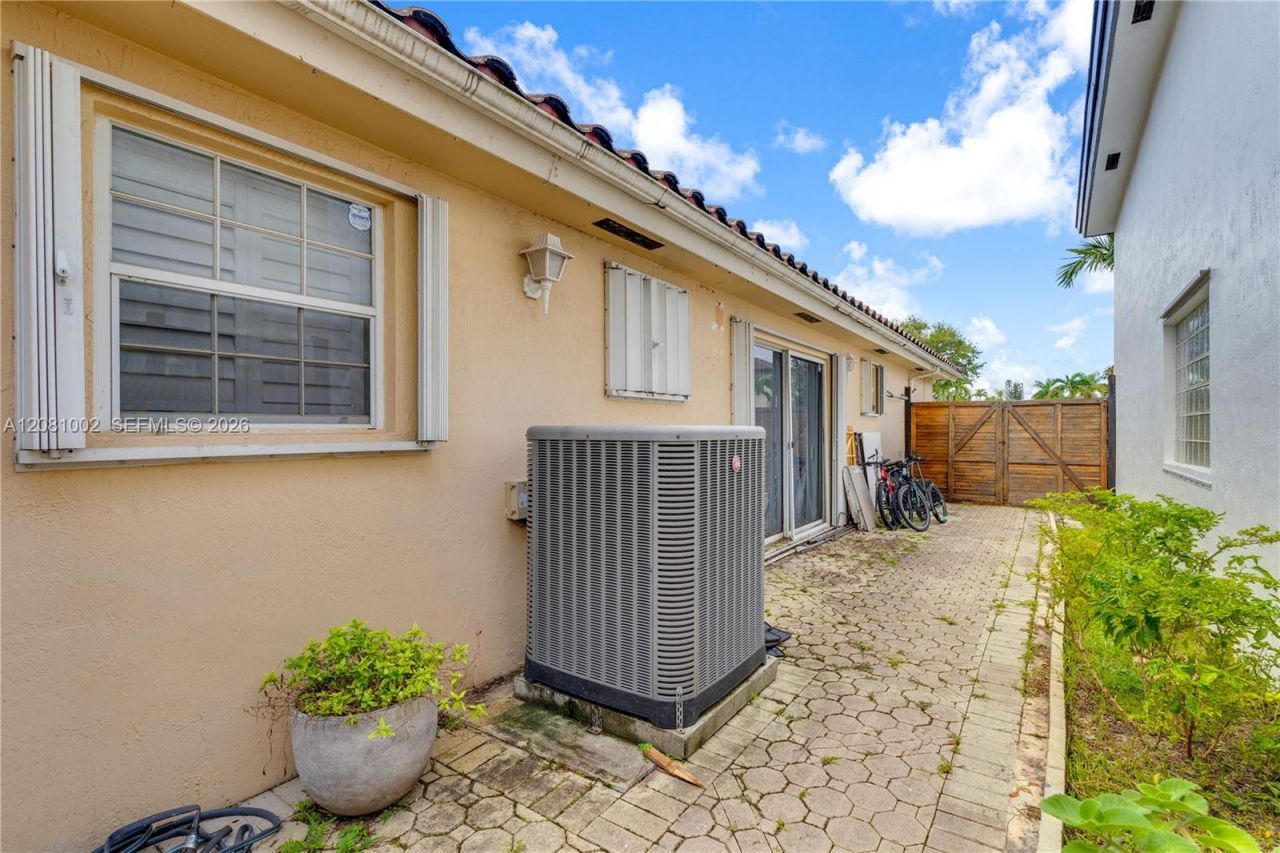 7501 SW 108th Ave , Miami, FL 33173 Photo