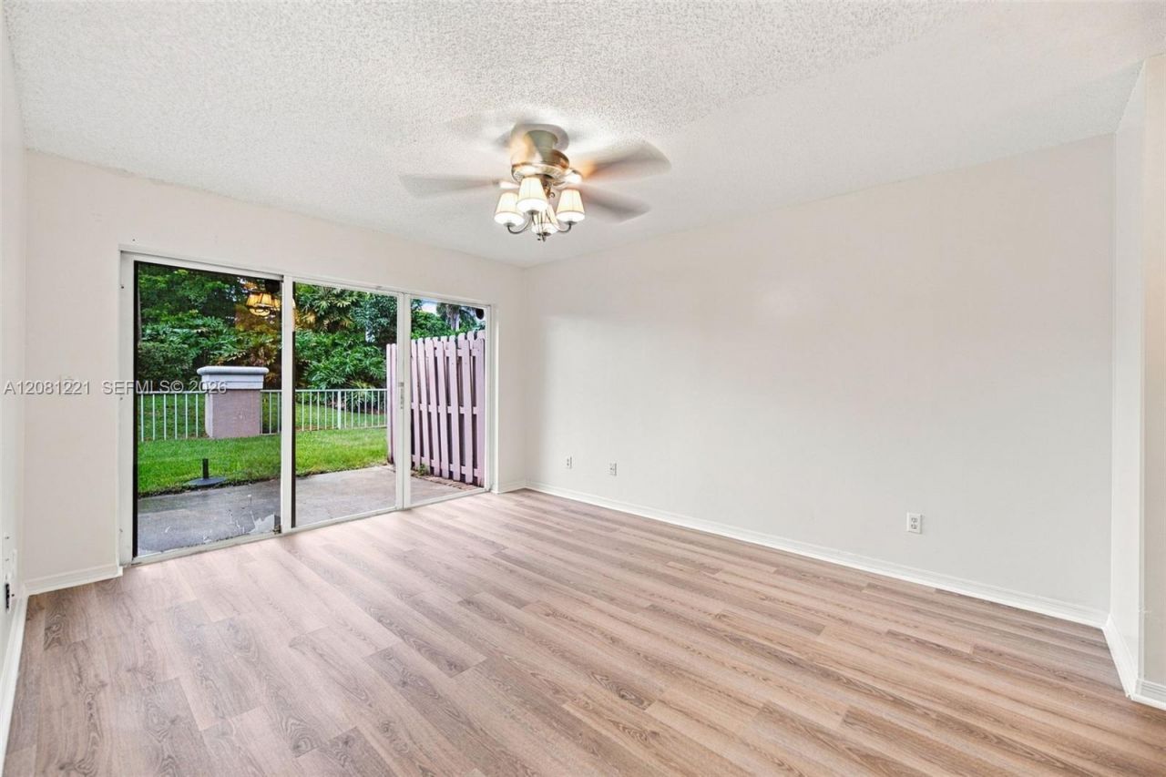 1533 W Harmony Lake Cir, Davie, FL 33324 Photo