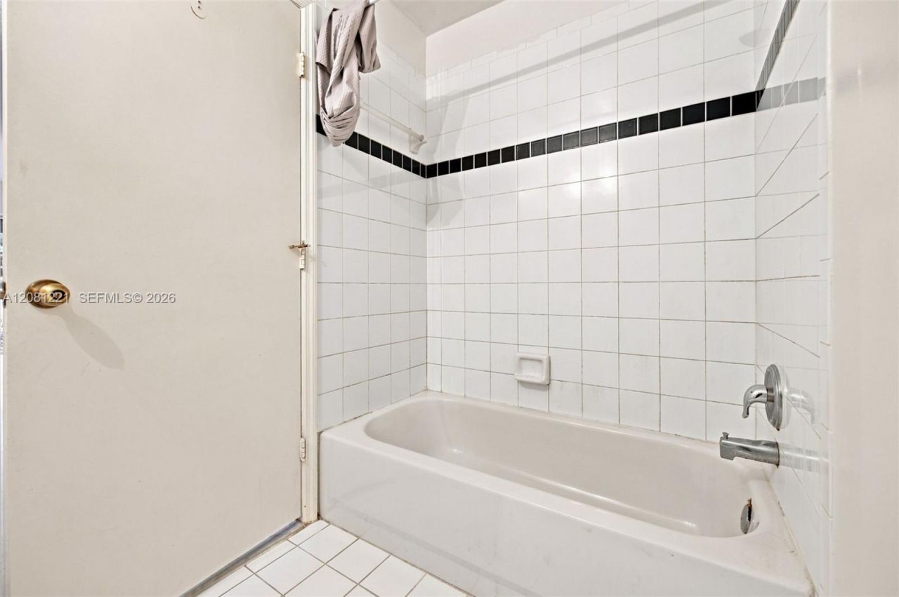 1533 W Harmony Lake Cir, Davie, FL 33324 Photo