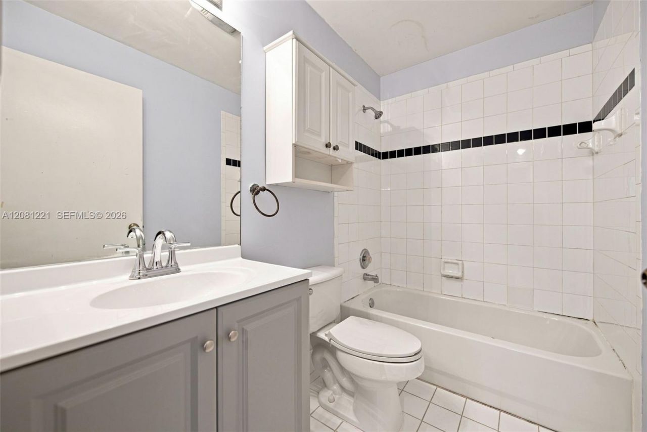 1533 W Harmony Lake Cir, Davie, FL 33324 Photo