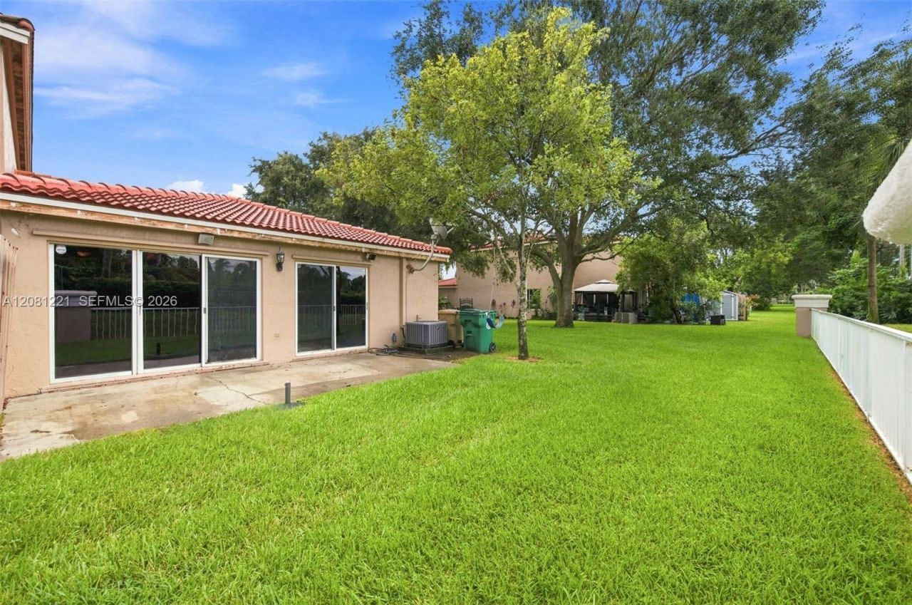 1533 W Harmony Lake Cir, Davie, FL 33324 Photo