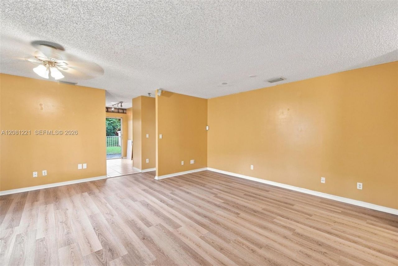 1533 W Harmony Lake Cir, Davie, FL 33324 Photo