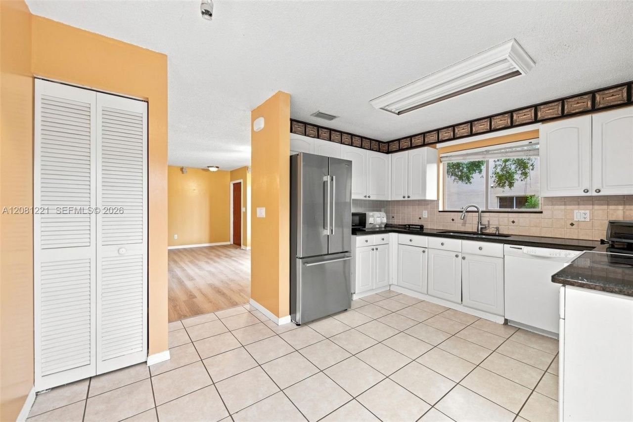 1533 W Harmony Lake Cir, Davie, FL 33324 Photo