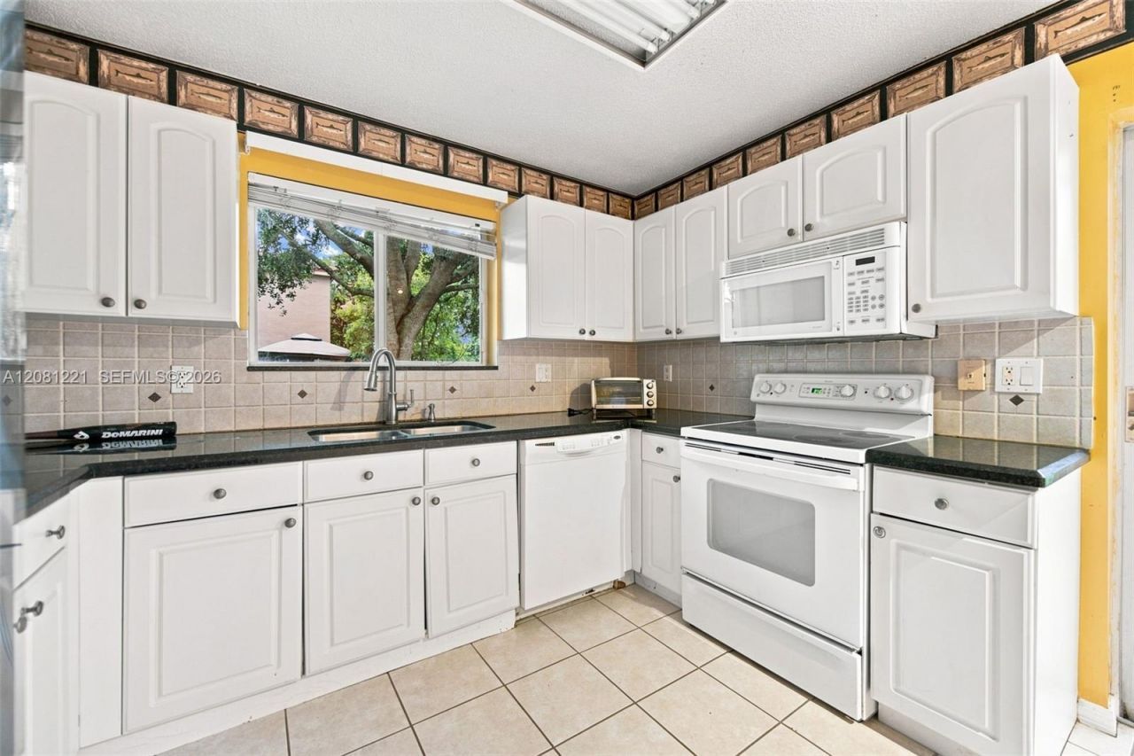 1533 W Harmony Lake Cir, Davie, FL 33324 Photo