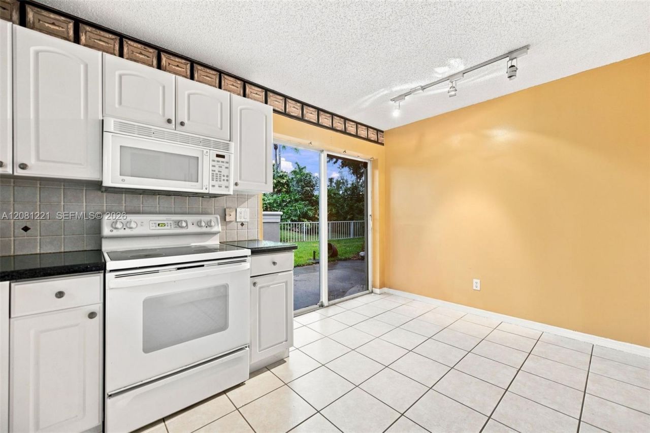 1533 W Harmony Lake Cir, Davie, FL 33324 Photo