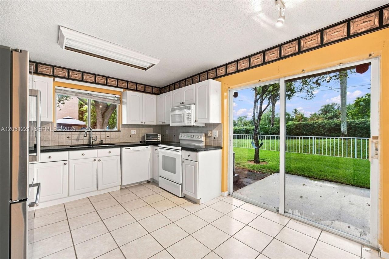 1533 W Harmony Lake Cir, Davie, FL 33324 Photo