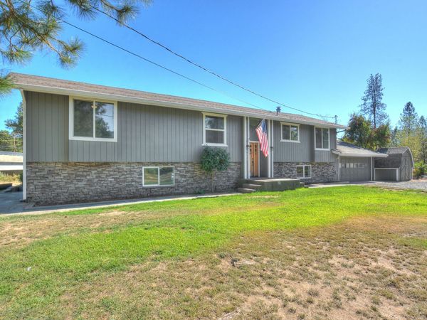 7875 E Evans Creek Road, Rogue River, OR 97537