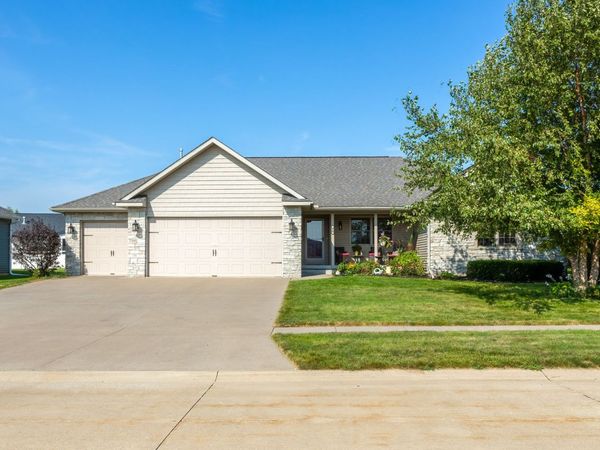 410 S Diamond Drive , Long Grove, IA 52756