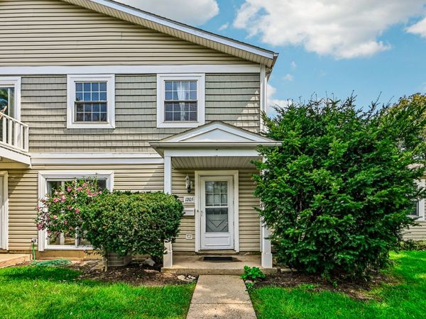 1205 Quincy Court , Wheeling, IL 60090
