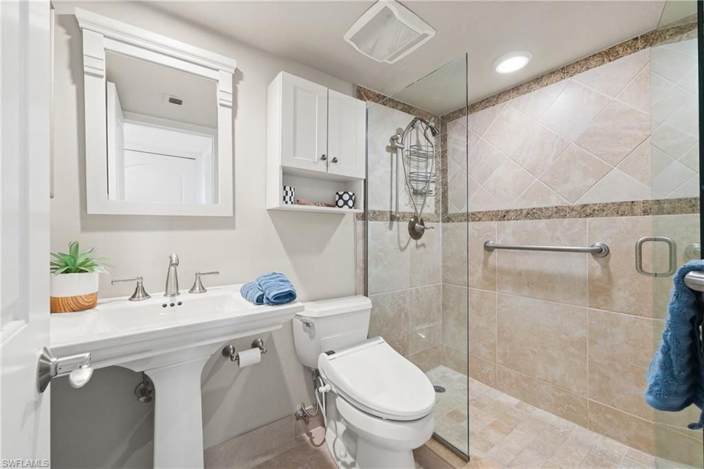 15 Bluebill Ave , Unit 606, Naples, FL 34108 Photo