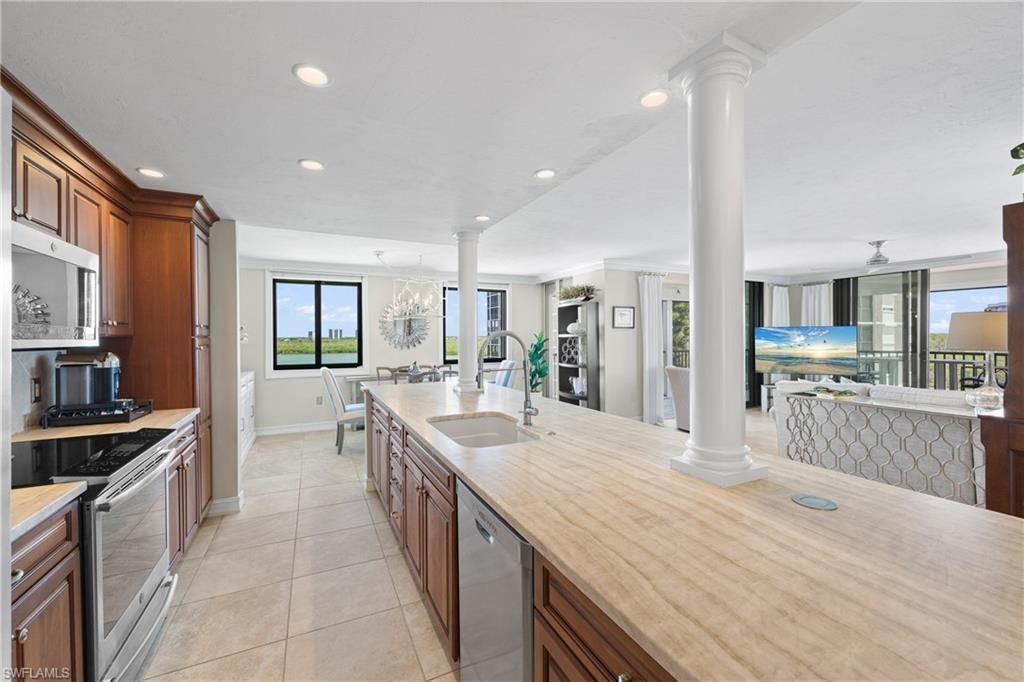 15 Bluebill Ave , Unit 606, Naples, FL 34108 Photo
