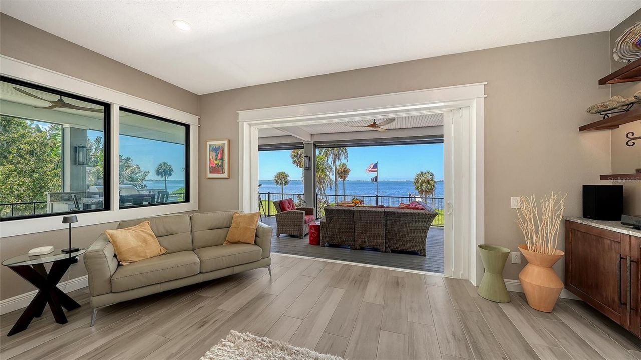 7418 Westmoreland Drive, Sarasota, FL 34243 Photo