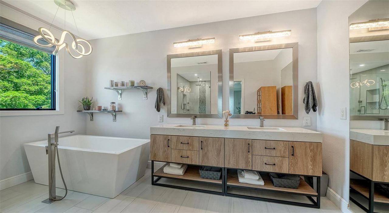 7418 Westmoreland Drive, Sarasota, FL 34243 Photo