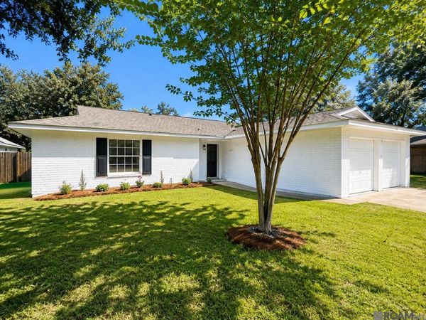 1725 Greenwood Dr, Laplace, LA 70068