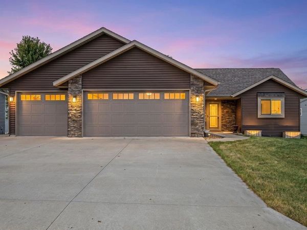 216 Parkview Dr., Tipton, IA 52772