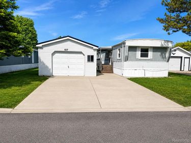 107 Foxpointe Ct , Swartz Creek, Mi 48473