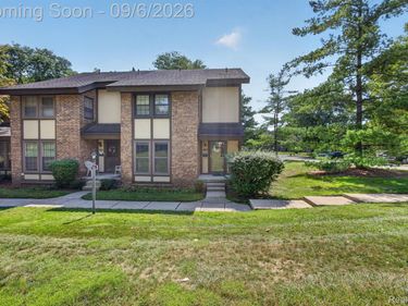 25184 Maplebrooke Drive, Southfield, Mi 48033