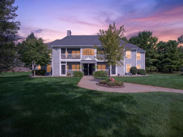 718 W Barrington Circle, Jackson, MI 49203