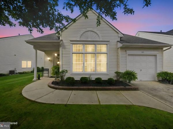 207 WAGON WHEEL LANE , COLUMBUS, NJ 08022