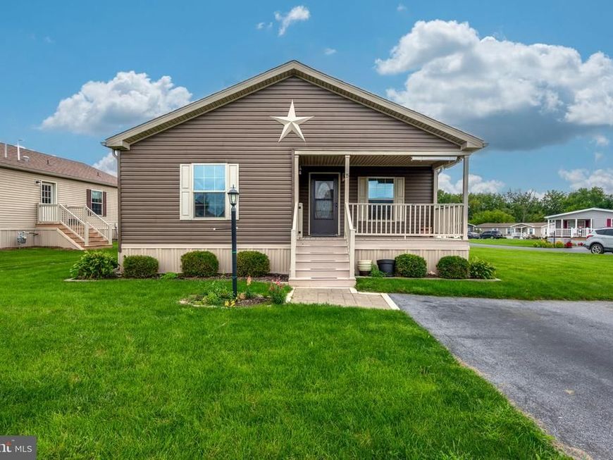 35 Emily Lane , New Holland, PA 17557 Main Photo