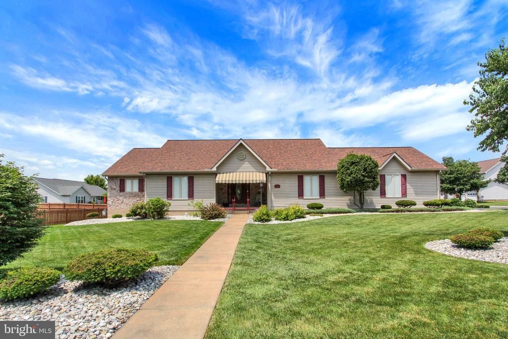 3 CLOVER DRIVE , LITTLESTOWN, PA 17340