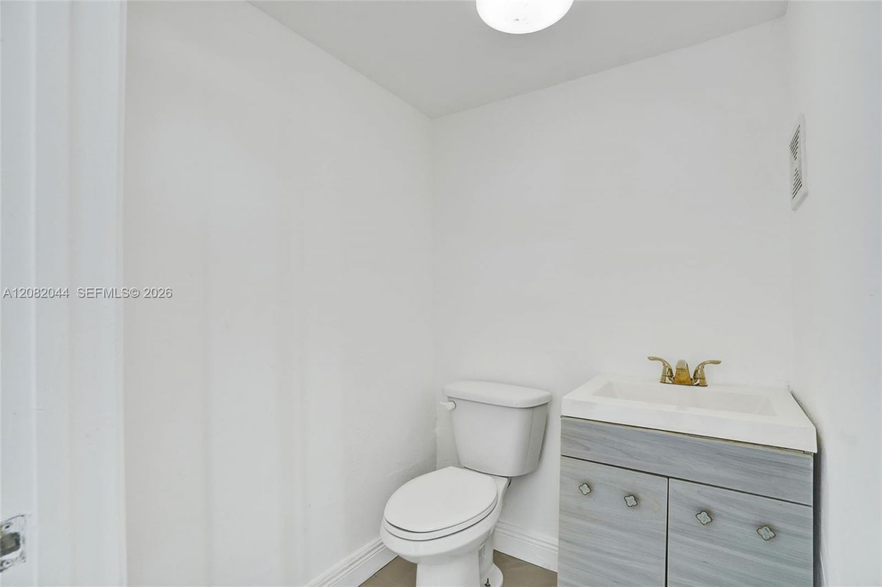 900 W Flagler St, Miami, FL 33130 Photo