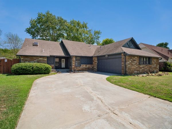 8027 S Irvington Avenue , Tulsa, OK 74136