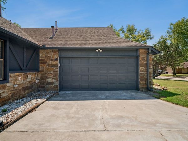 8027 S Irvington Avenue , Tulsa, OK 74136