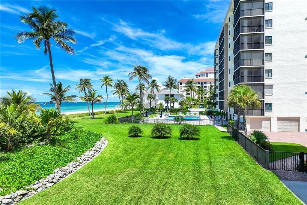 10475 Gulf Shore Dr, Unit 114, Naples, FL 34108 Photo