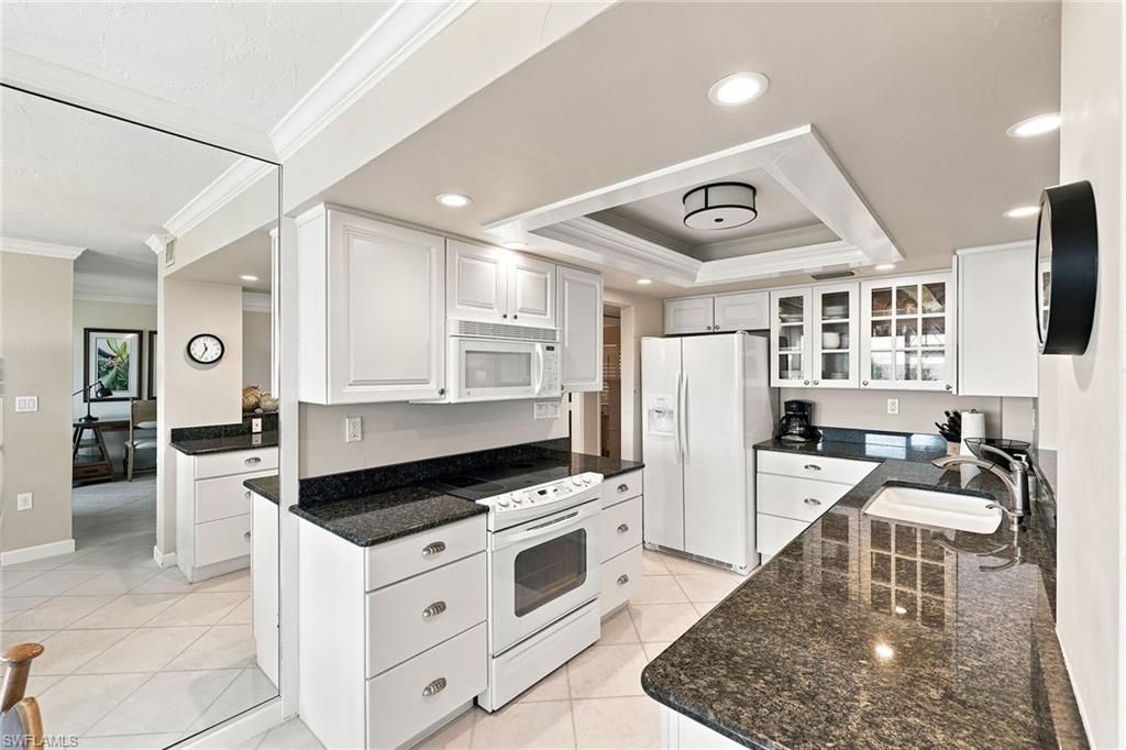 10475 Gulf Shore Dr, Unit 114, Naples, FL 34108 Photo