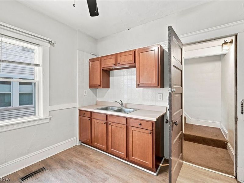 2056 W 101st Street, Cleveland, OH 44102 Photo 10