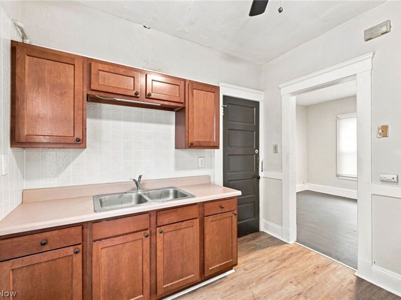 2056 W 101st Street, Cleveland, OH 44102 Photo 9