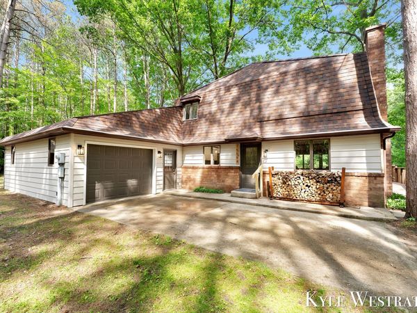 15594 Ritchie Avenue NE, Cedar Springs, MI 49319