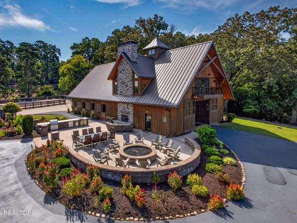 4560 Gravelly Hills Rd, Louisville, TN 37777