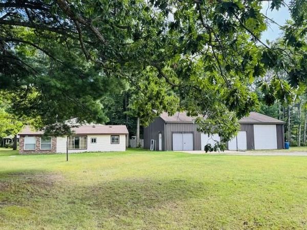 5329 S Tower Hill Road, Houghton Lake, MI 48629