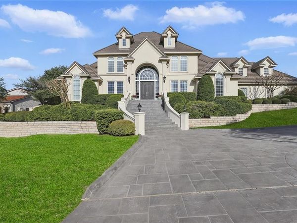6800 Oak Hill Drive, Fort Worth, TX 76132