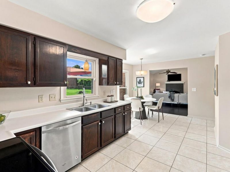 4163 Malaer Drive, Sharonville, OH 45241 Photo 6