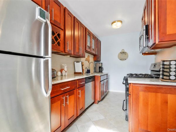 67-35 Yellowstone Boulevard, Unit 4P, Forest Hills, NY 11375