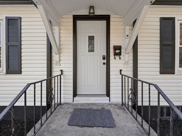 703 E Salem Avenue, Indianola, IA 50125