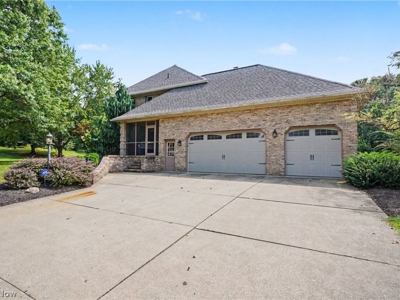 5671 Brownstone Circle NW, Canton, OH 44718 Photo 3