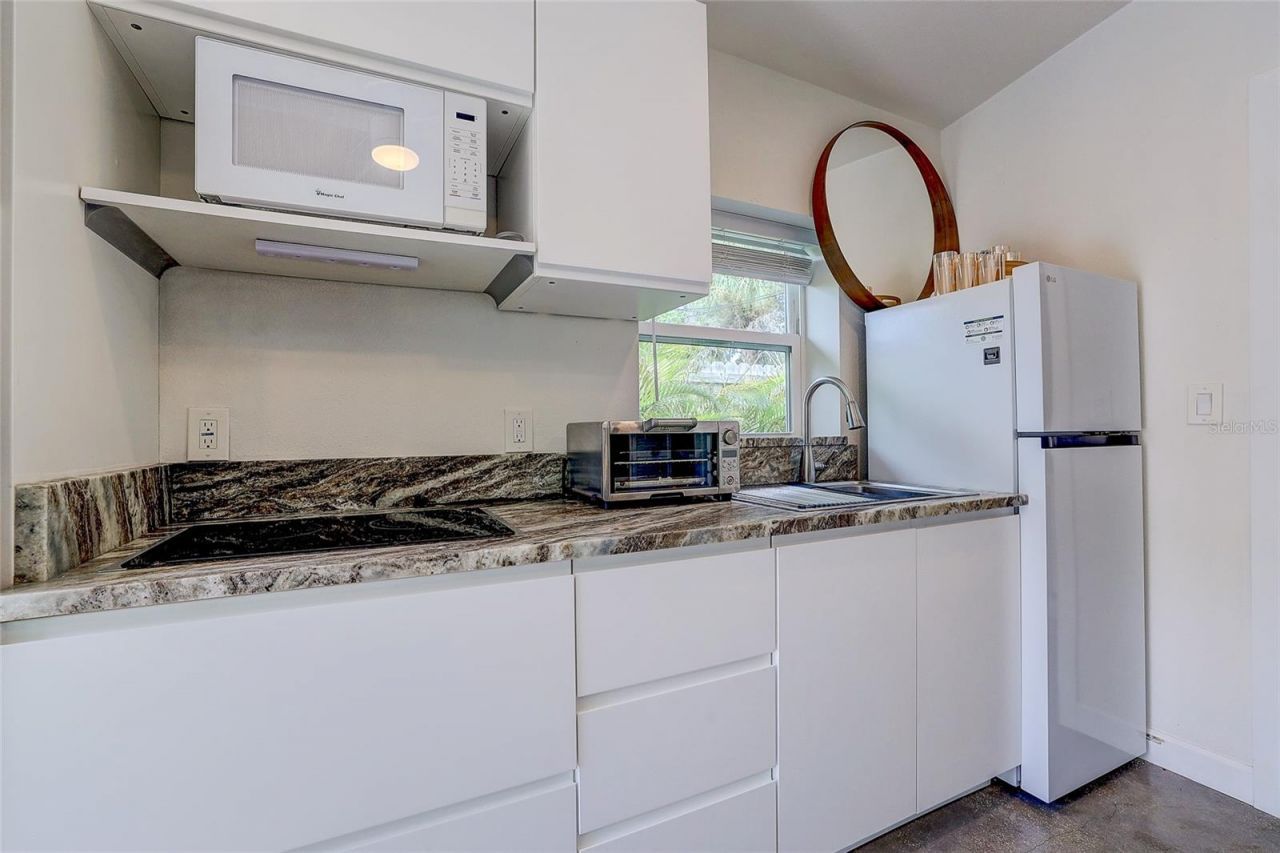 2121 Palm Terrace, Sarasota, FL 34231 Photo